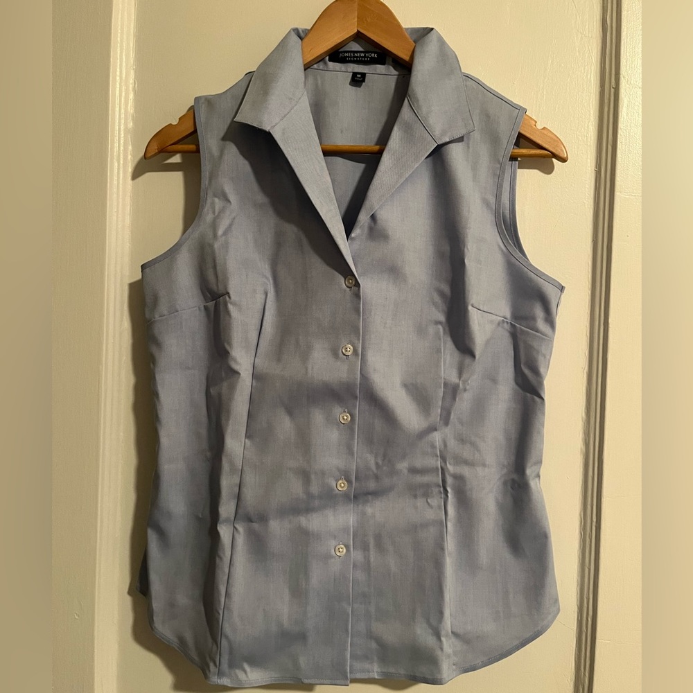 Jones New York womens blue sleeveless shirt M